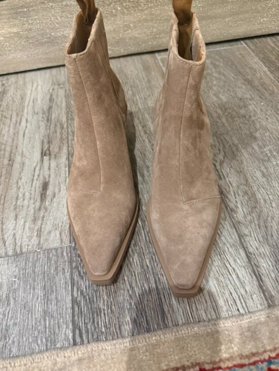 rag & bone Shoes - Unworn Rag & Bone Dart Suede Pull-On Ankle Booties Size 6